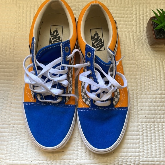 Vans - Picture 6 of 9